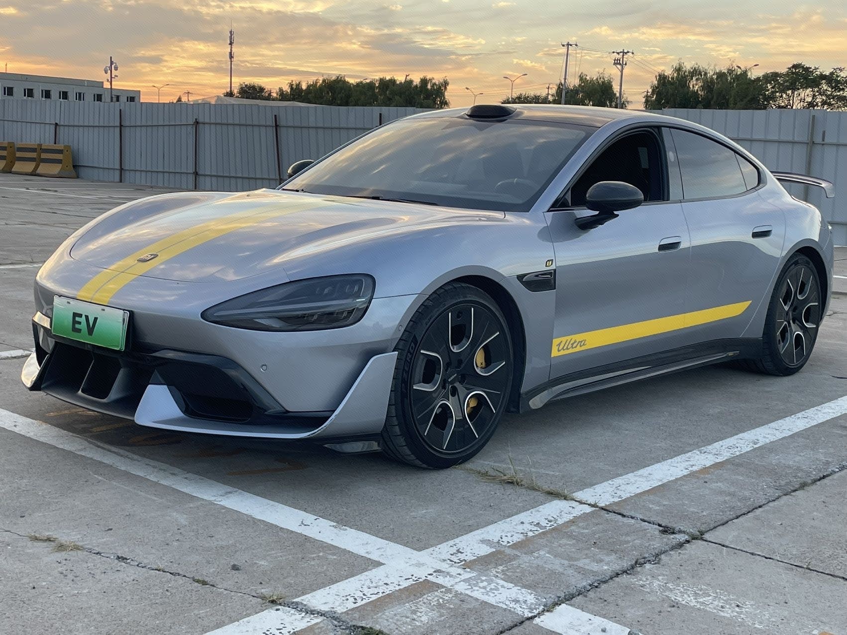 MI SU7 Ultra 2025 car image 