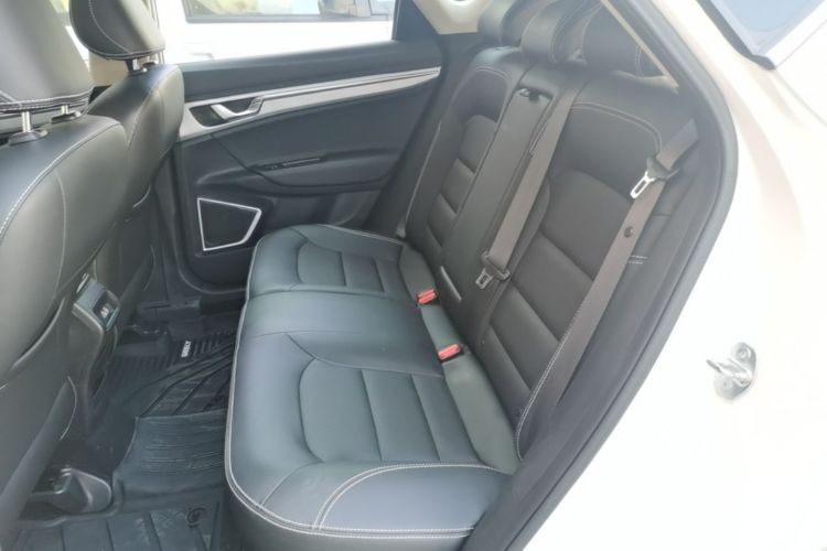 GEELY Emgrand GS 2019 صورة سيارة #17