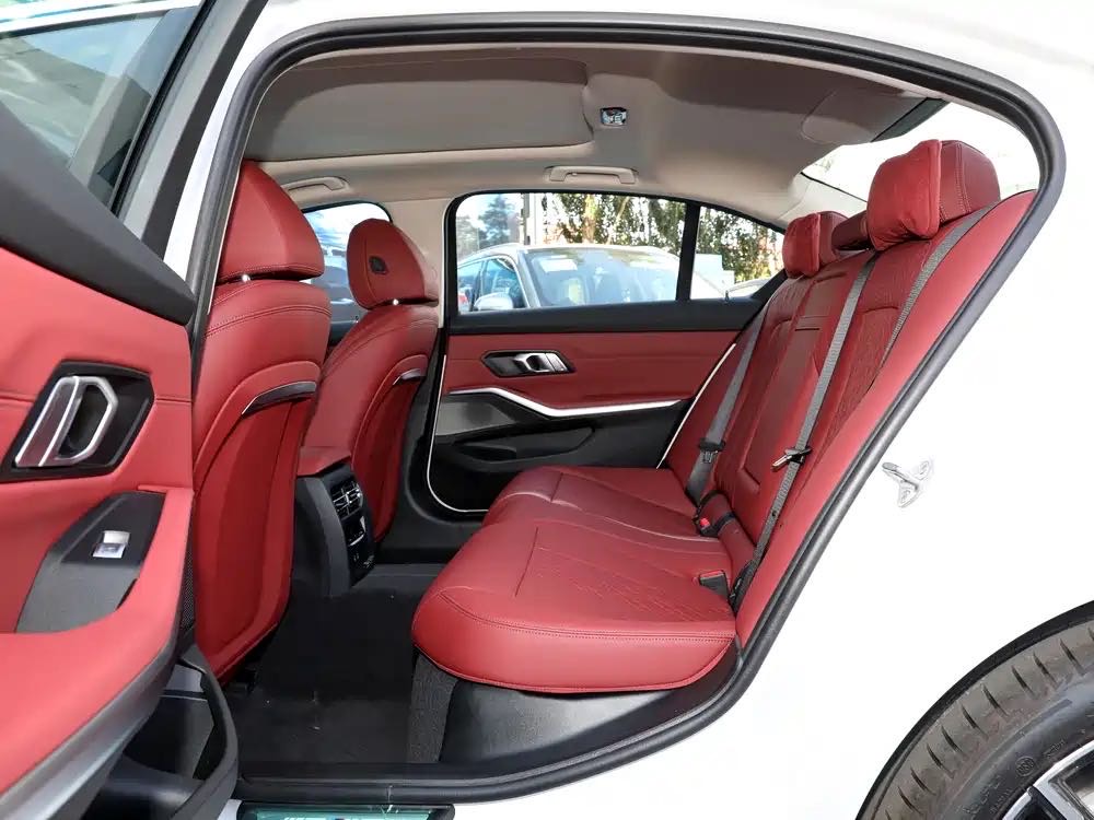 BMW 3 Series 2024 #6 BMW 3 Series 2024 изображение автомобиля #6