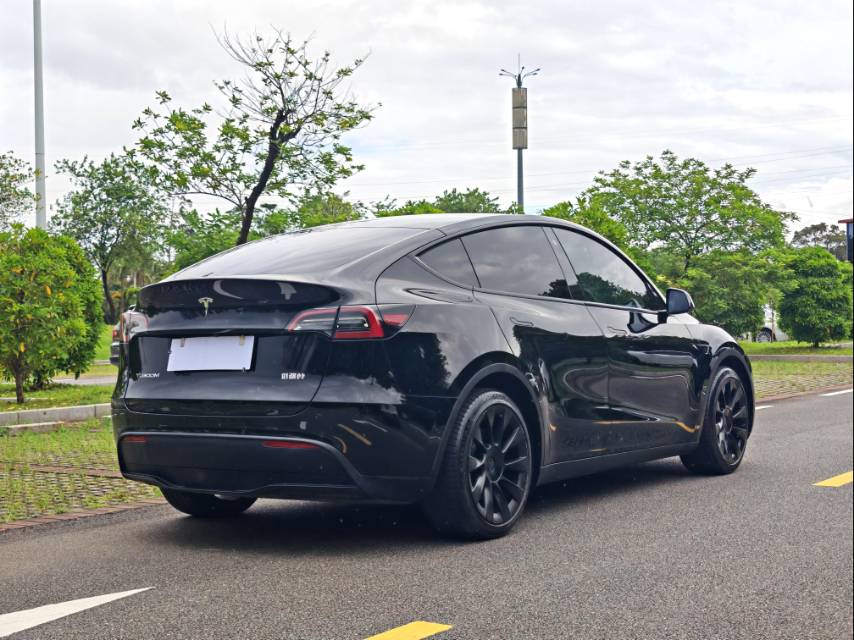 Tesla Model Y 2021 #4 Tesla Model Y 2021 car image #4