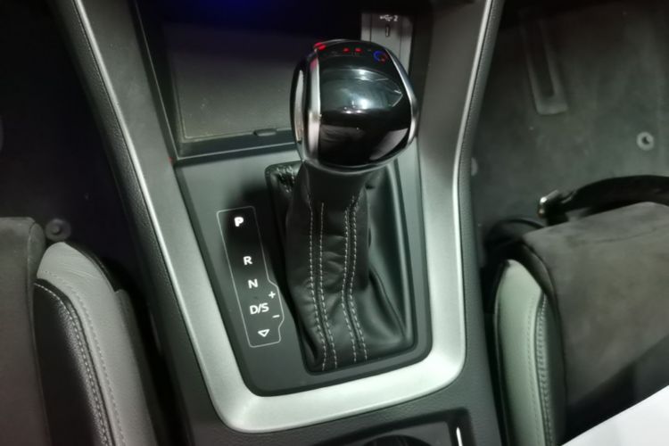 Audi Q3 2020 car image #16
