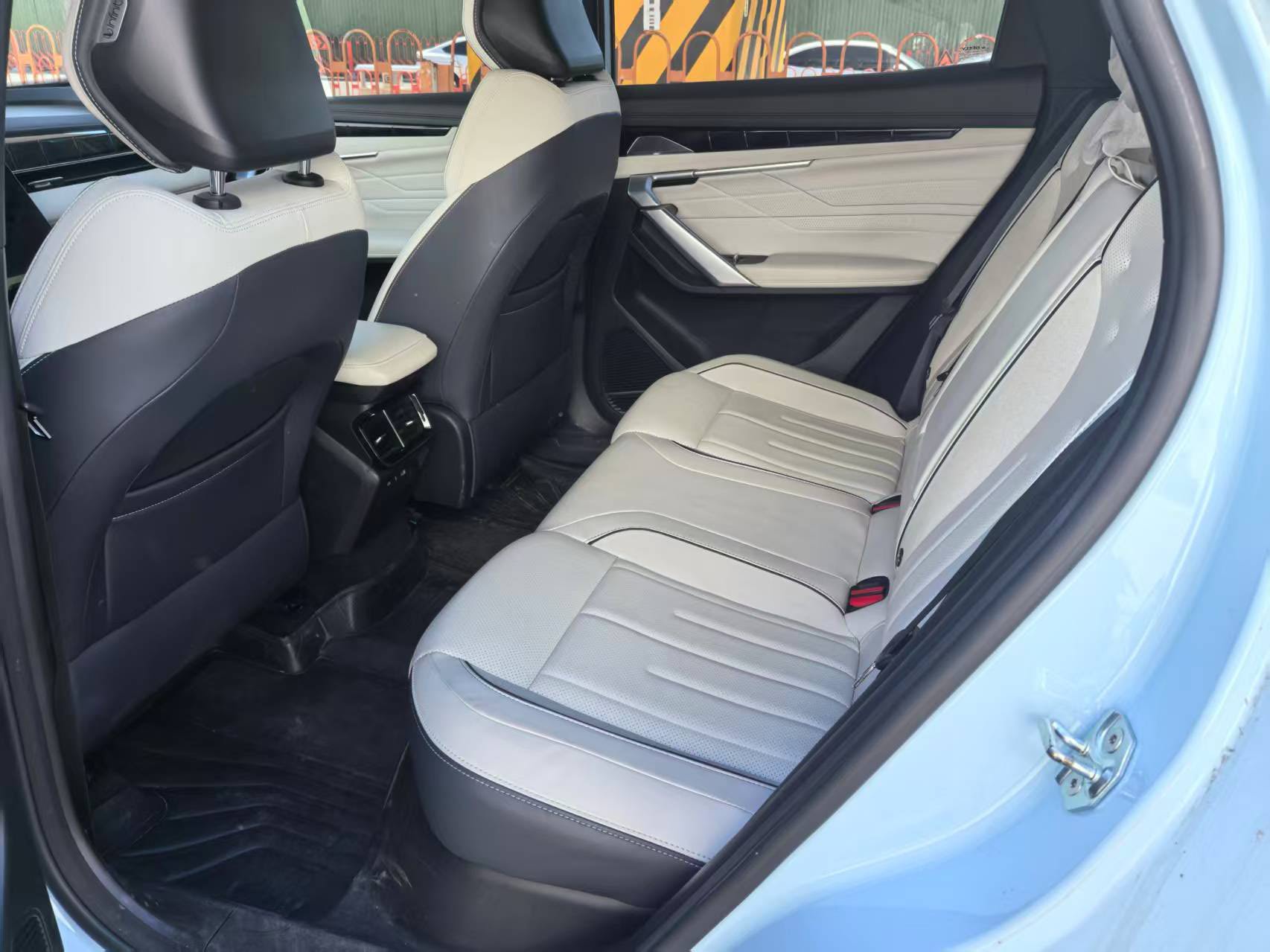 GEELY Boyue L 2023 صورة سيارة #5