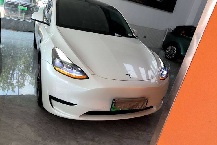 Tesla Model Y 2023 car image #3