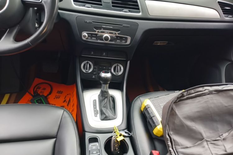 Audi Q3 2016 car image #14