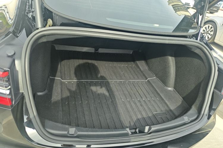 Tesla Model 3 2022 car image #19