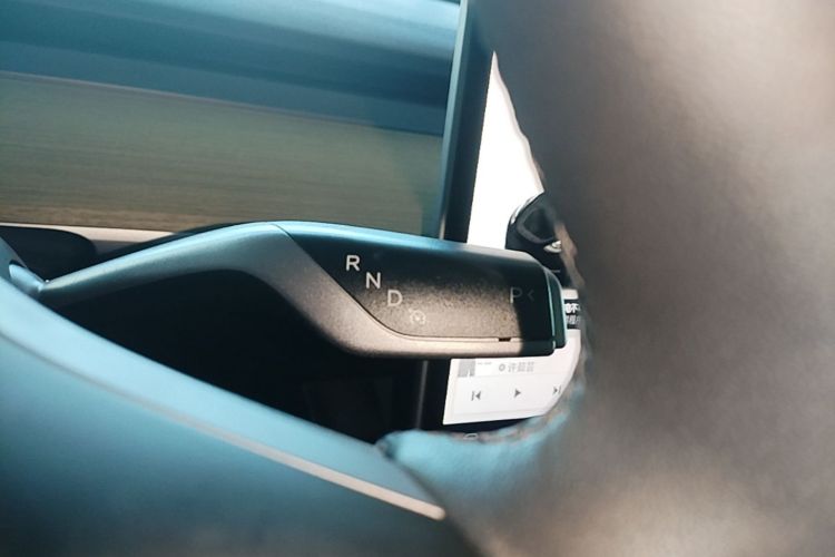 Tesla Model Y 2023 car image #14