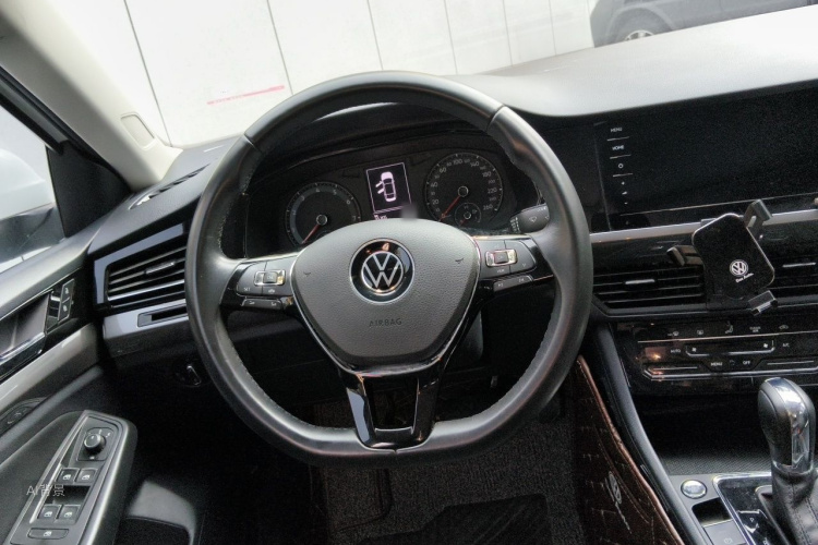 Volkswagen Bora 2021 car image #12