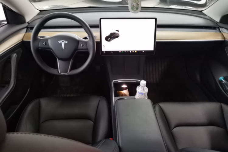 Tesla Model 3 2023 صورة سيارة #10