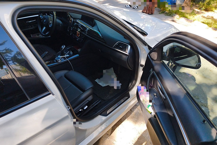 BMW 3 Series 2018 car image #25