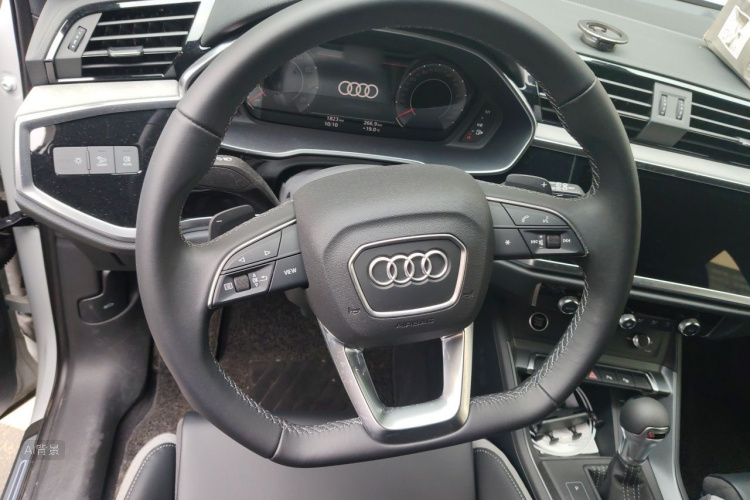 Audi Q3 2024 imagem de carro #12