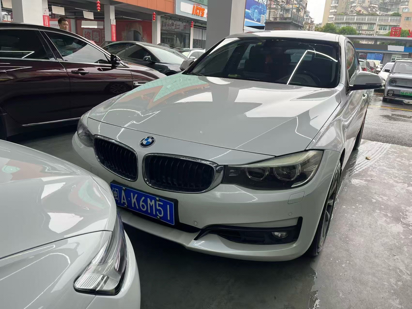 BMW 3 Series GT 2018 BMW 3 Series GT 2018 car image