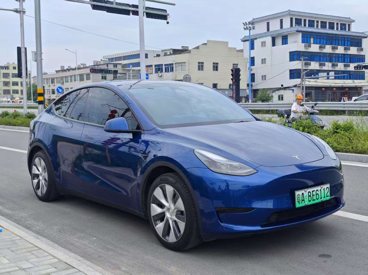 Tesla Model Y 2023 #3 Tesla Model Y 2023 car image #3