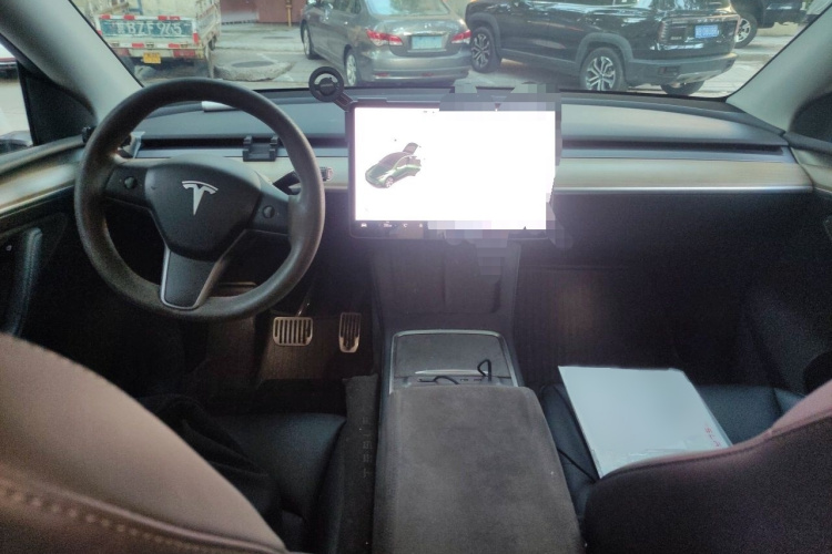 Tesla Model Y 2021 car image #12