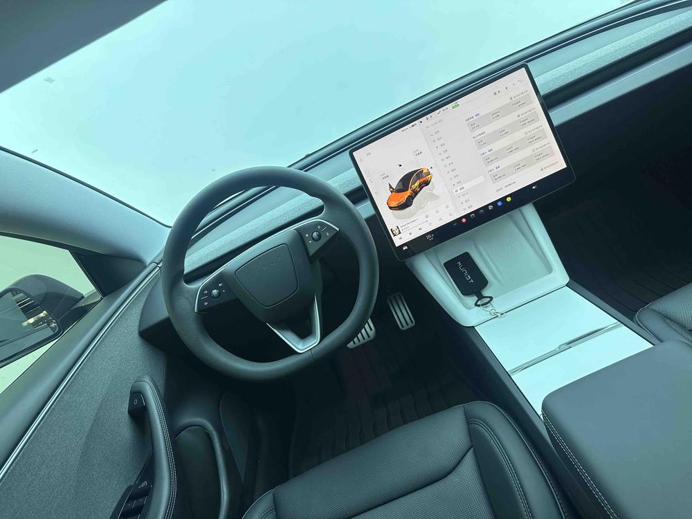 Tesla Model 3 2025 car image #8