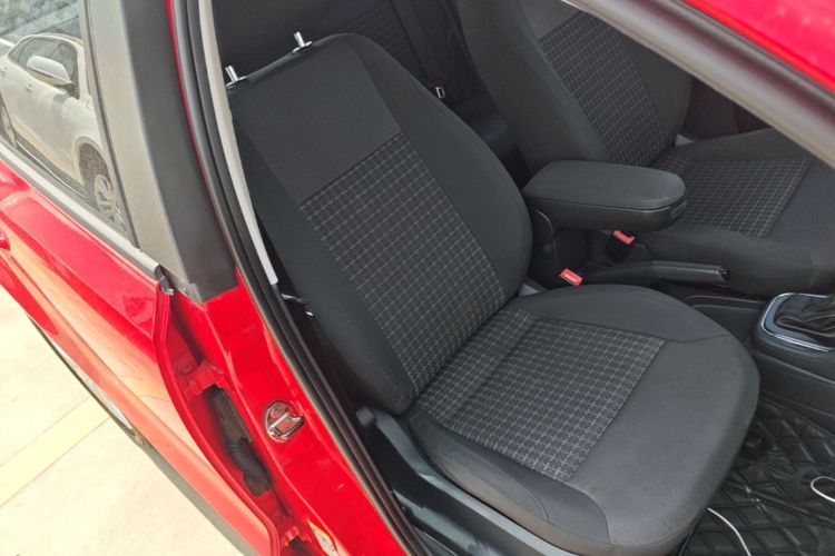 Volkswagen Polo 2014 car image #24
