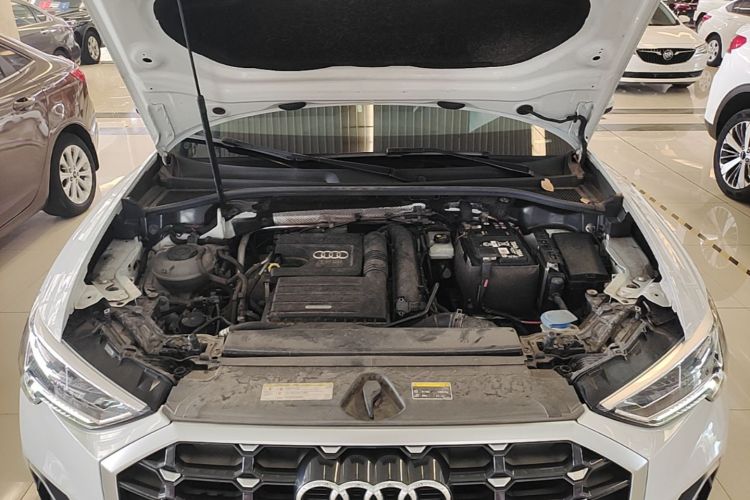 Audi Q3 2019 car image #20