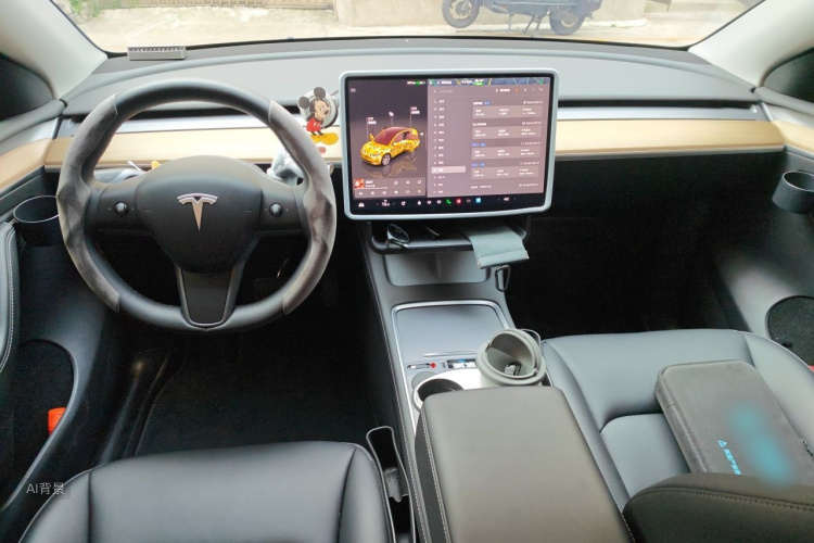 Tesla Model Y 2023 #11 Tesla Model Y 2023 car image #11