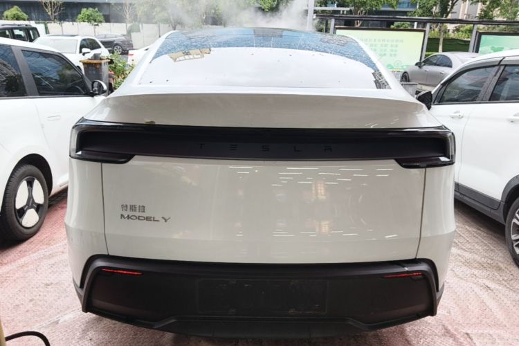 Tesla Model Y 2025 #6 Tesla Model Y 2025 immagine di auto #6