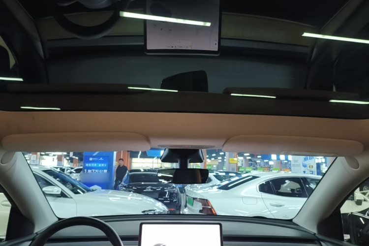 Tesla Model Y 2021 #18 Tesla Model Y 2021 car image #18