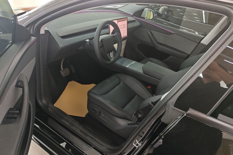 Tesla Model Y 2025 #16 Tesla Model Y 2025 car image #16