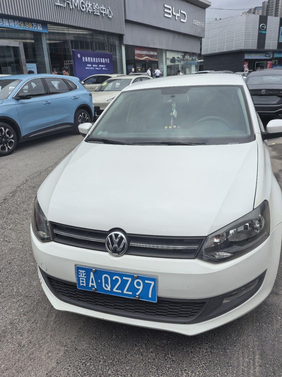 Volkswagen Polo 2012 car image 
