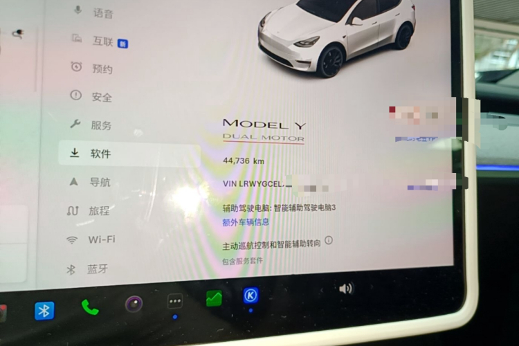 Tesla Model Y 2024 #12 Tesla Model Y 2024 car image #12
