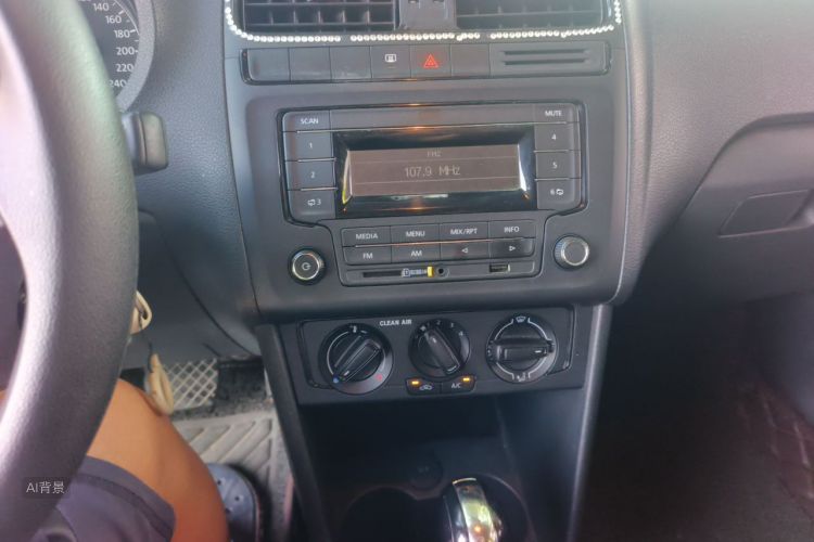 Volkswagen Polo 2016 car image #15