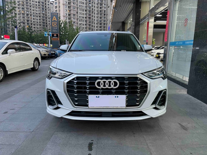 Audi Q3 2023 immagine di auto #2