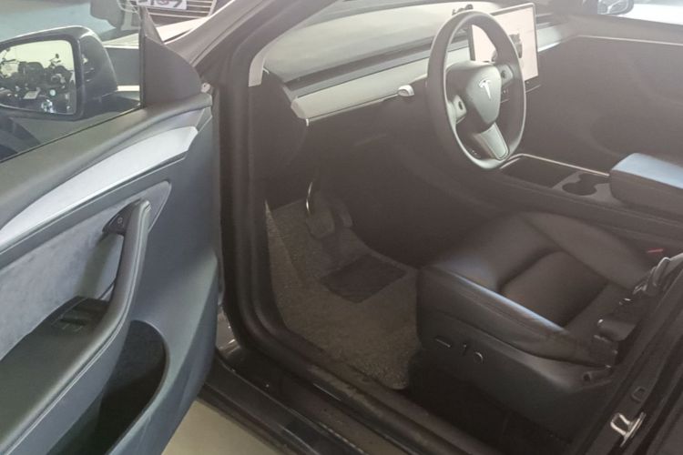 Tesla Model Y 2024 #16 Tesla Model Y 2024 car image #16