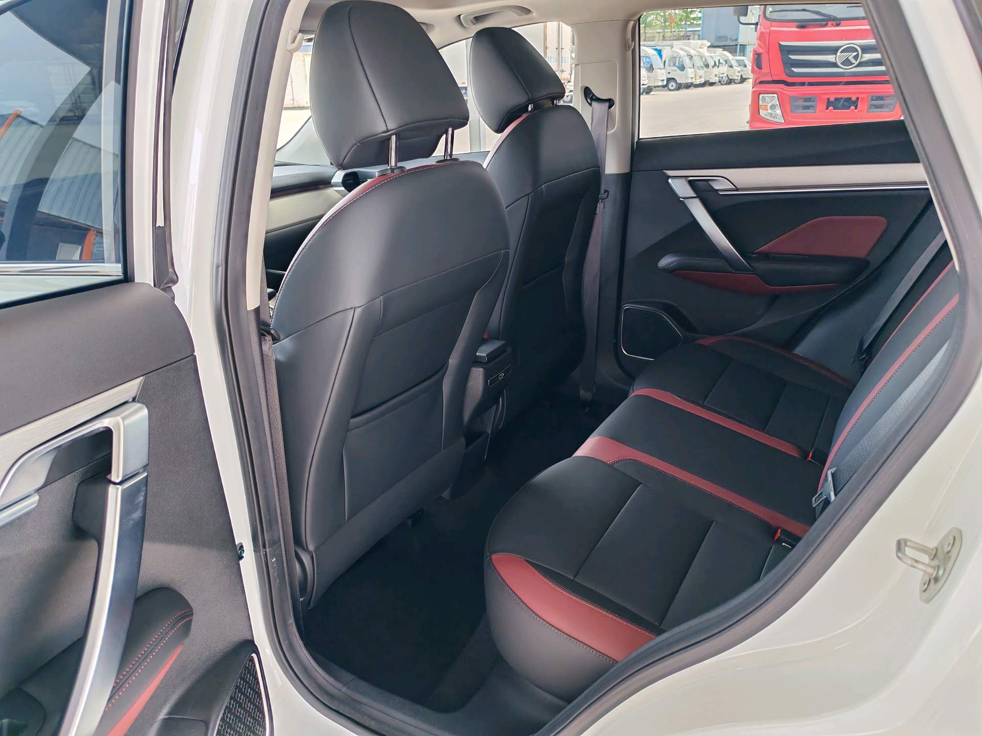 GEELY Coolray 2022 изображение автомобиля #7