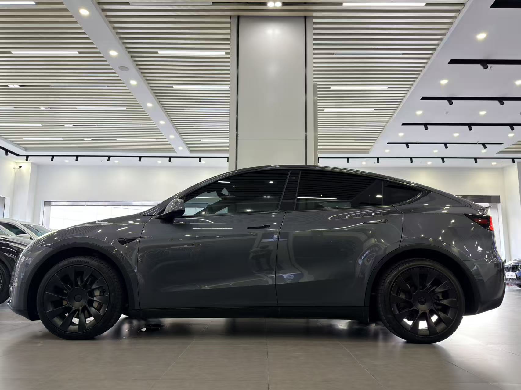 Tesla Model Y 2021 car image #5