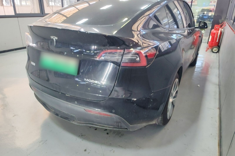 Tesla Model Y 2022 car image #7