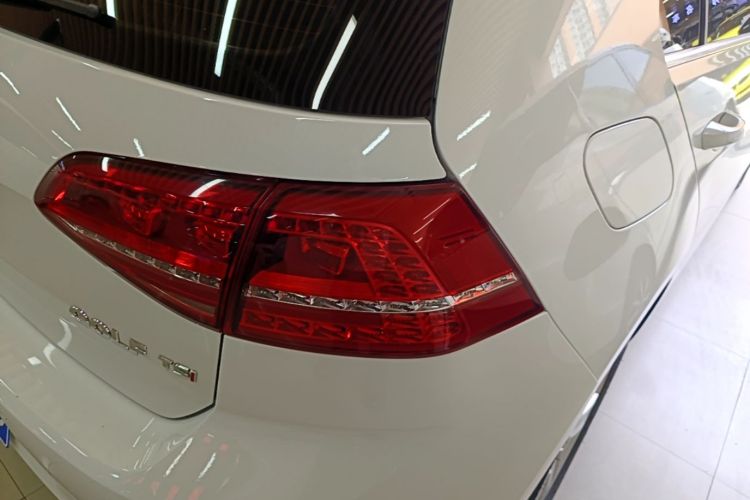 Volkswagen Golf 2014 car image #8