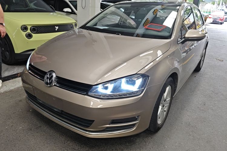 Volkswagen Golf 2017 car image #2