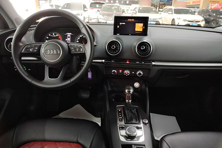 Audi A3 2019 immagine di auto #10