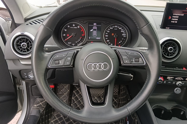 Audi A3 2018 car image #11