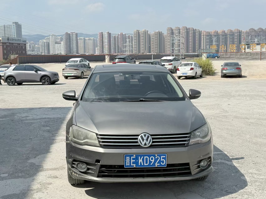 Volkswagen Bora 2013 car image #2