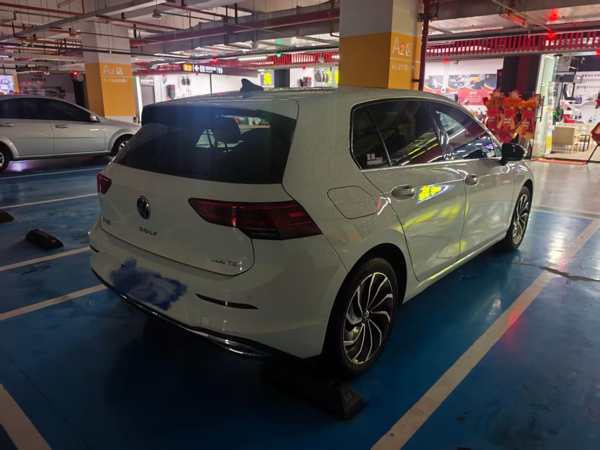 Volkswagen Golf 2022 car image #3