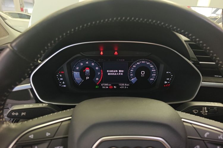 Audi Q3 2020 car image #16