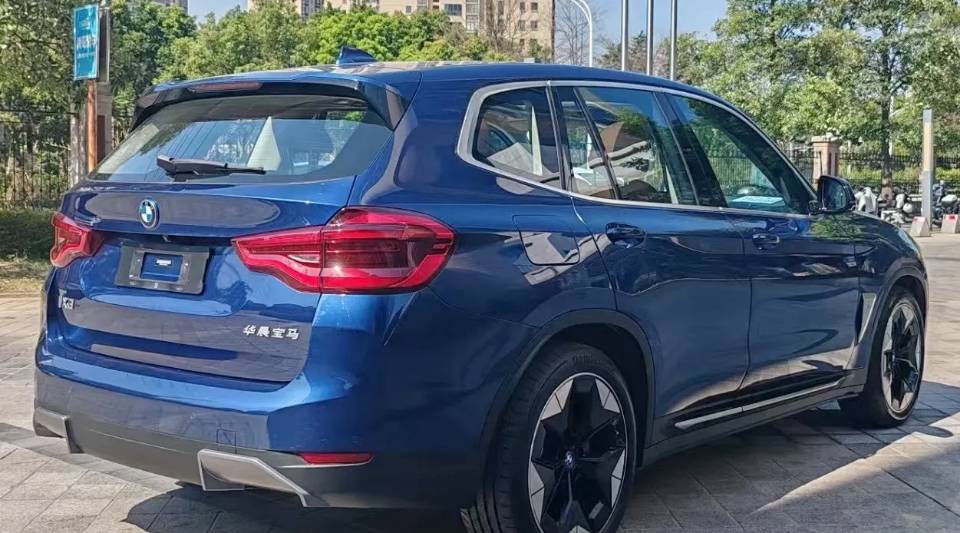 BMW iX3 2021 car image #5