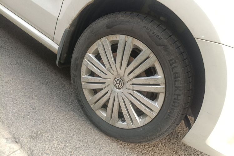 Volkswagen Polo 2016 car image #9