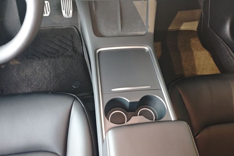 Tesla Model 3 2023 car image #14