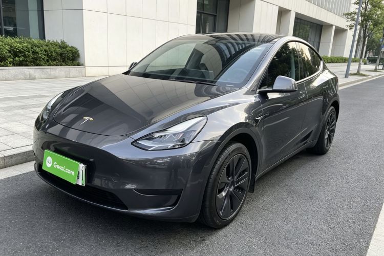 Tesla Model Y 2025 #2 Tesla Model Y 2025 car image #2