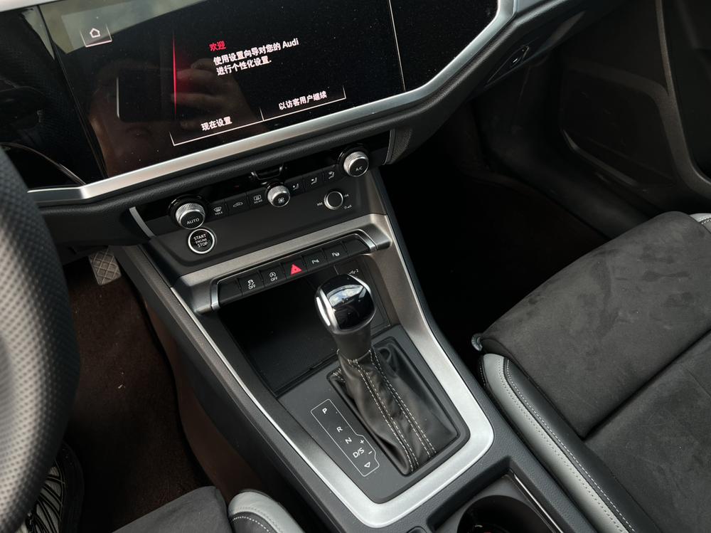 Audi Q3 2022 car image #14