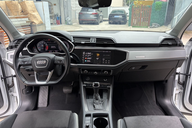 Audi Q3 2023 #10 Audi Q3 2023 car image #10