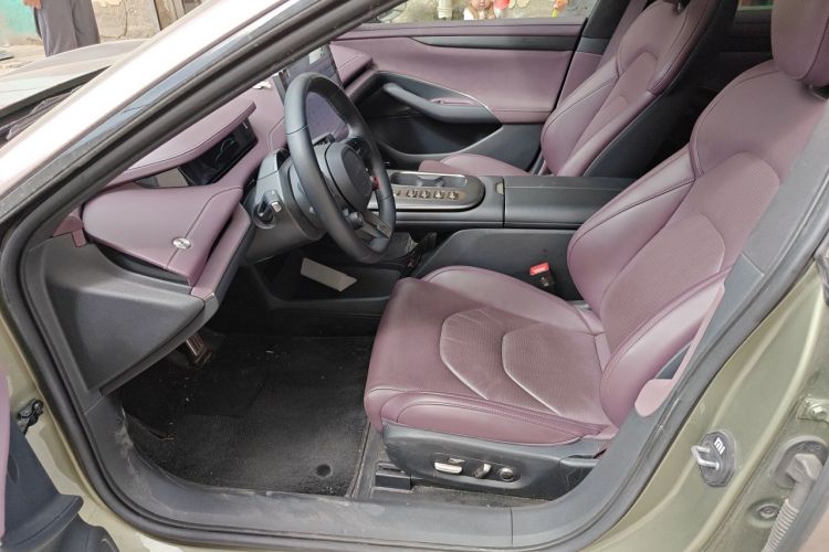 MI SU7 2024 immagine di auto #19