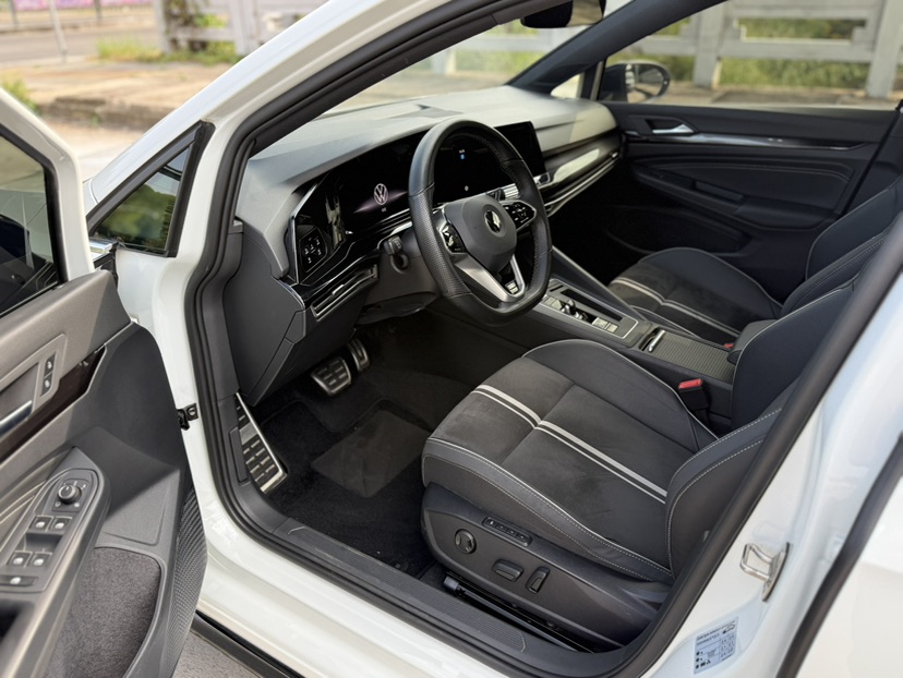 Volkswagen Golf 2022 car image #7