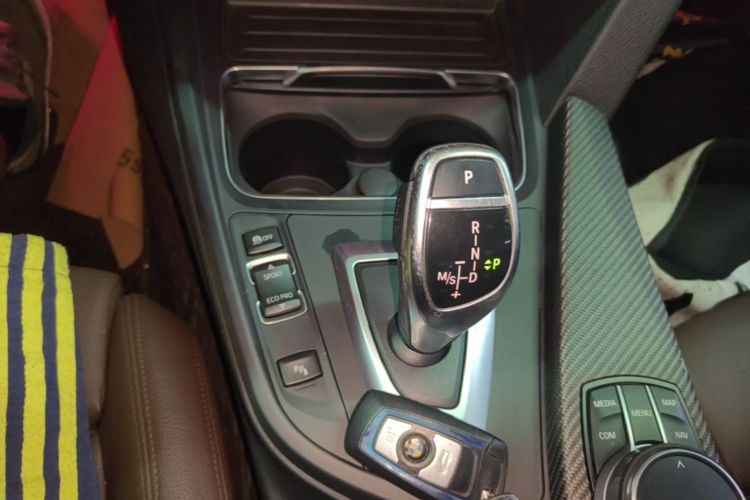 BMW 3 Series 2019 car image #14