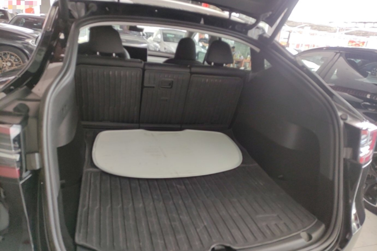 Tesla Model Y 2024 #19 Tesla Model Y 2024 car image #19