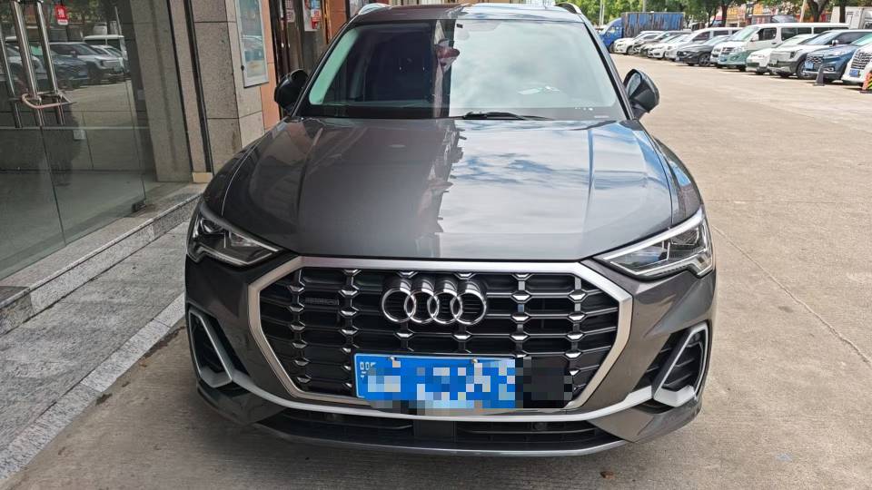 Audi Q3 2020 car image #2